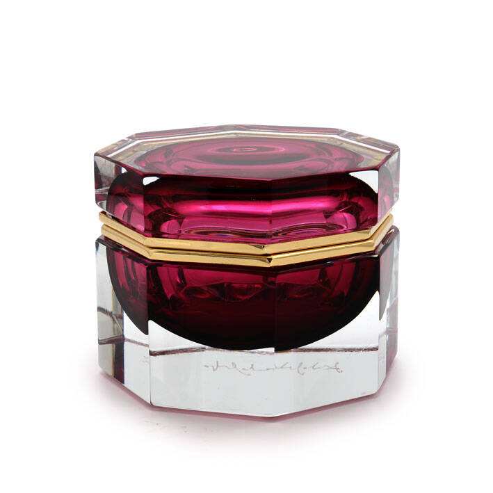 Exquisite Ruby Octagonal Box by Alessandro Mandruzzato, showcasing original Murano glass craftsmanship, certified by a Trademark of Origin.